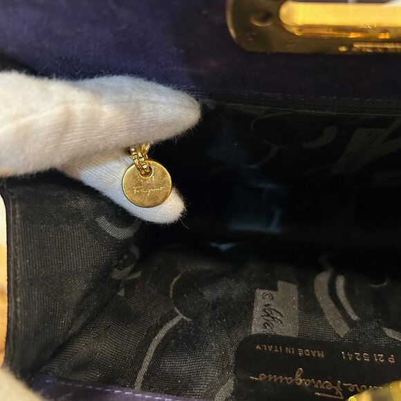 Iconic Vintage Suede Salvatore Ferragamo Princess Diana Clutch Bag Gancini Clasp - Picture 9 of 16